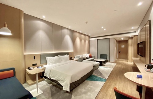 Shatian Hotel | Discover Holiday Inn Express Dongguan Marina Bay with Breakfast