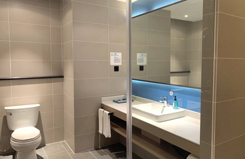 Shatian Hotel | Discover Holiday Inn Express Dongguan Marina Bay with Breakfast