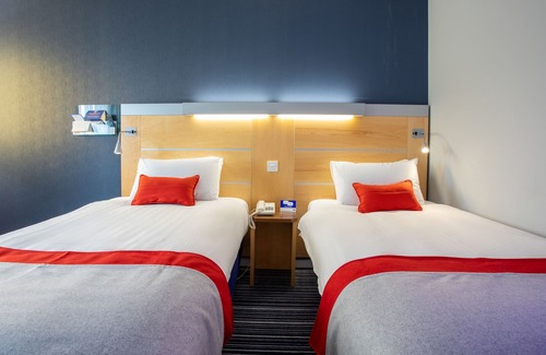 Dunfermline Hotel | Convenient Stay at Holiday Inn Express Dunfermline, IHG