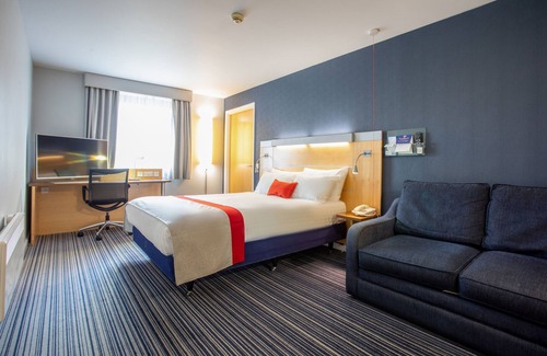 Dunfermline Hotel | Convenient Stay at Holiday Inn Express Dunfermline, IHG