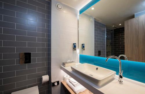 Ravelston Hotel | Convenient Stay at Holiday Inn Express Edinburgh City West