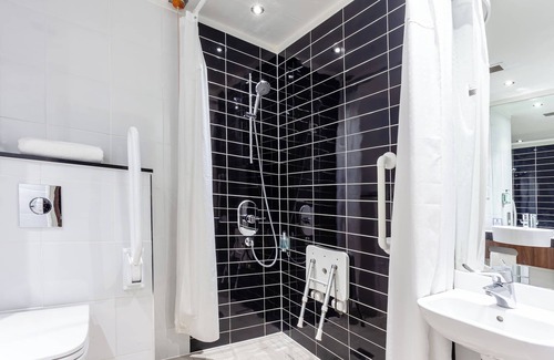 Longcroft Hotel | Convenient Holiday Inn Express Near Edinburgh Airport