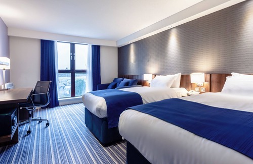 Longcroft Hotel | Convenient Holiday Inn Express Near Edinburgh Airport