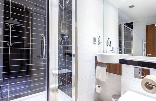 Longcroft Hotel | Convenient Holiday Inn Express Near Edinburgh Airport