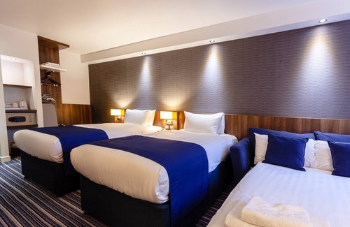 Longcroft Hotel | Convenient Holiday Inn Express Near Edinburgh Airport