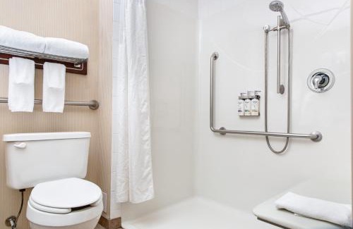 Northeast Edmonton Hotel | Comfortable Stay at Holiday Inn Express Edmonton North