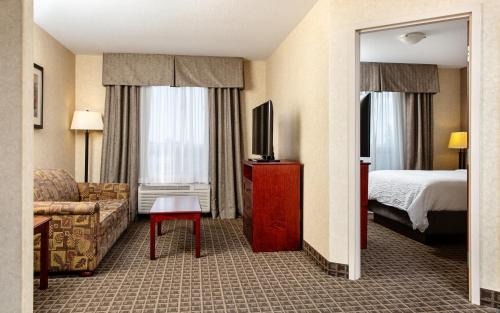 Northeast Edmonton Hotel | Comfortable Stay at Holiday Inn Express Edmonton North