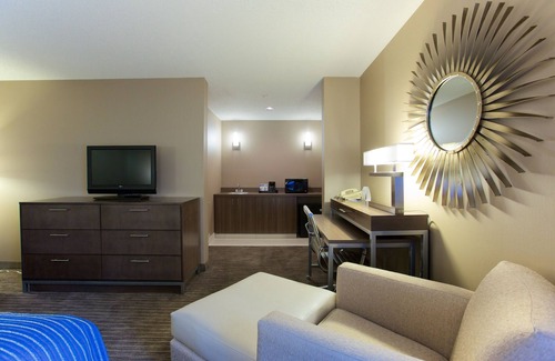 Fargo Hotel | Comfortable Retreat at Holiday Inn Express Fargo-West Acres