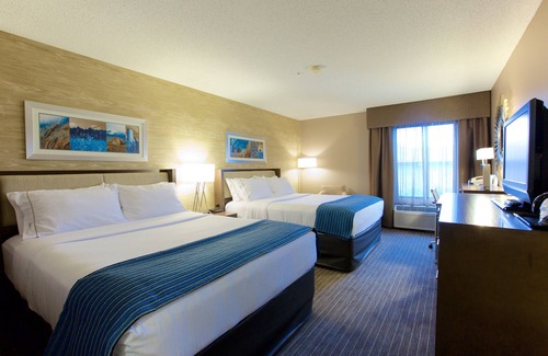 Fargo Hotel | Comfortable Retreat at Holiday Inn Express Fargo-West Acres