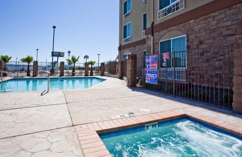 Raisin Hotel | Comfort and Convenience at Holiday Inn Express Fresno South