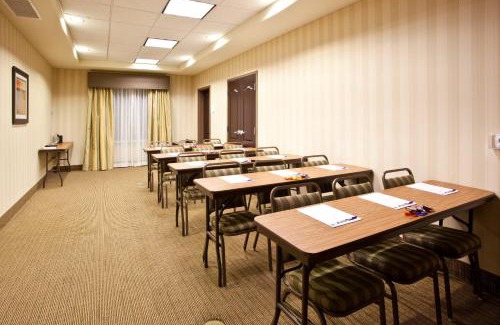 Raisin Hotel | Comfort and Convenience at Holiday Inn Express Fresno South
