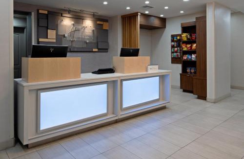 Raisin Hotel | Comfort and Convenience at Holiday Inn Express Fresno South