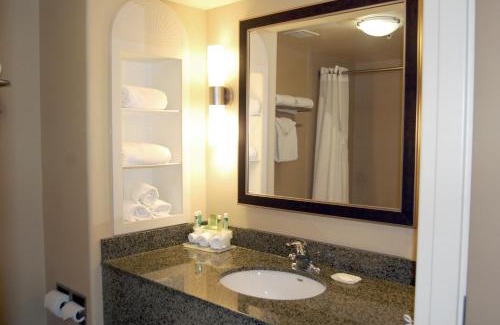 Herndon Hotel | Discover Holiday Inn Express Fresno Northwest - Family-Friendly Stay