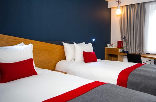Quedgeley Hotel | Comfortable Holiday Inn Express Gloucester - South Awaits You