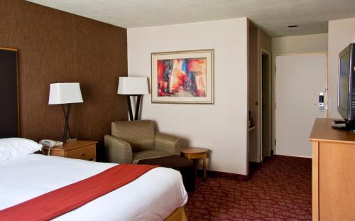 Grants Pass Hotel | Comfortable Stay at Holiday Inn Express Grants Pass