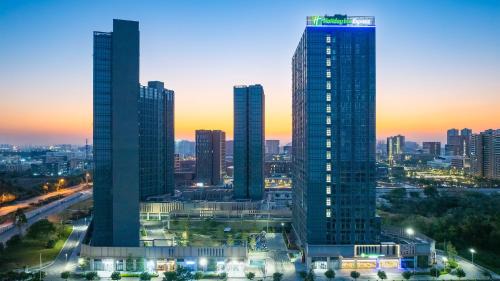 Panyu Hotel | Holiday Inn Express Guangzhou University Town - Shuttle Service During Canton Fair - Free Morning & Evening Transfers to or from Canton Fair Complex