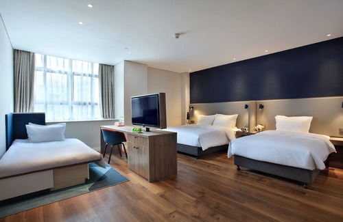 Xiufeng Hotel | Highly Rated Holiday Inn Express Guilin City Center