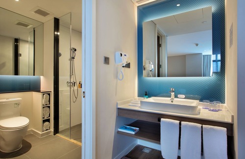 Xiufeng Hotel | Highly Rated Holiday Inn Express Guilin City Center