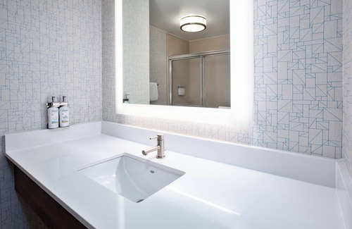 Auburn Hills Hotel | Top-Rated Holiday Inn Express Hotel & Suites in Auburn Hills