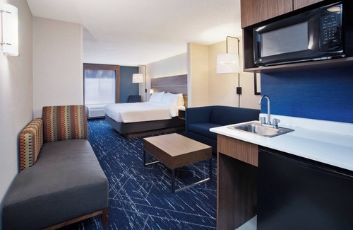 Auburn Hills Hotel | Top-Rated Holiday Inn Express Hotel & Suites in Auburn Hills
