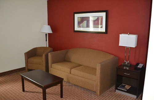 Mechanicsburg Hotel | Convenient Holiday Inn Express Harrisburg SW with Pool & Breakfast