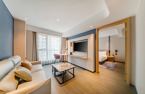 Xiaoshan Hotel | Discover Holiday Inn Express Hangzhou: Family-Friendly Stay