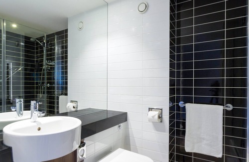 Harlow Hotel | Discover Holiday Inn Express Harlow: Great Amenities Await