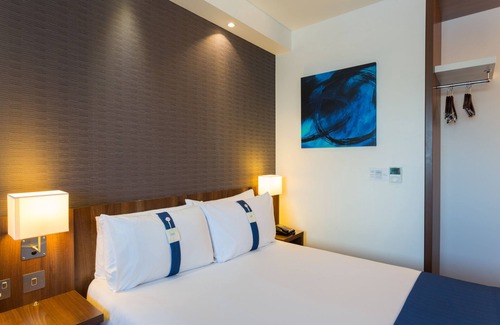 Harlow Hotel | Discover Holiday Inn Express Harlow: Great Amenities Await