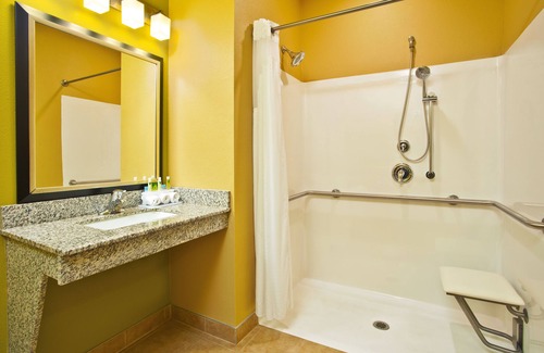 Hastings Hotel | Highly Rated Holiday Inn Express Hastings with Pool & Breakfast