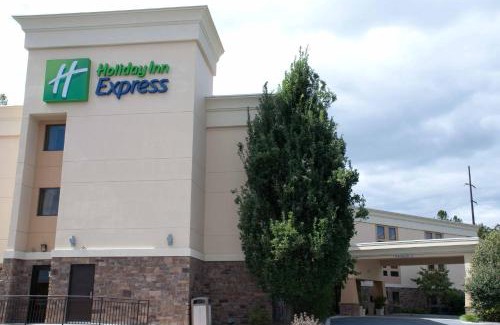 Hummelstown Hotel | Pet-Friendly Holiday Inn Express in Hershey-Harrisburg Area