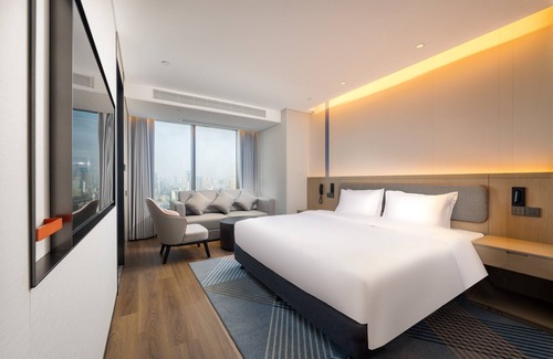Mudan District Hotel | Comfortable Stay at Holiday Inn Express Heze City Center