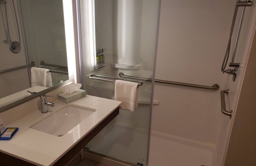 Hillsborough Hotel | Comfortable Stay at Holiday Inn Express Hillsborough