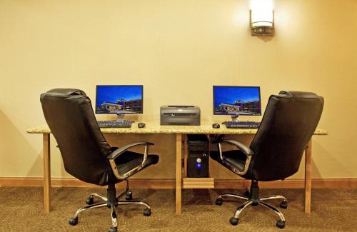 Chesterfield Hotel | Comfortable Stay at Holiday Inn Express Chesterfield Area