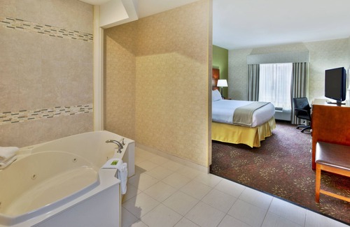 Frankenmuth Hotel | Top-Rated Holiday Inn Express Hotel & Suites Frankenmuth