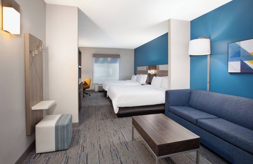 Alpine Center Hotel | Comfort Meets Convenience at Holiday Inn Express Grand Rapids