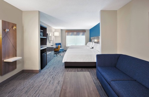 Alpine Center Hotel | Comfort Meets Convenience at Holiday Inn Express Grand Rapids