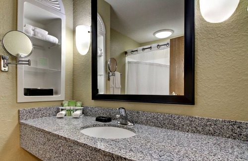 Southside Hotel | Inviting Holiday Inn Express Jacksonville South I-295 Hotel