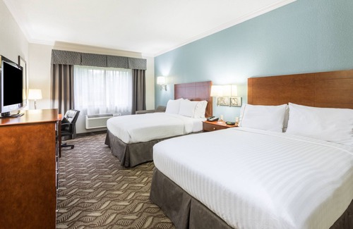 Lake Charles Hotel | Discover Holiday Inn Express Hotel & Suites Lake Charles