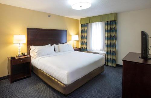 Saint Joseph Hotel | Comfortable Stay at Holiday Inn Express Hotel & Suites Saint Joseph