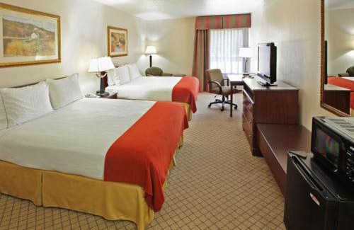Hope Hotel | Family-Friendly Holiday Inn Express - Hope with Ocean View