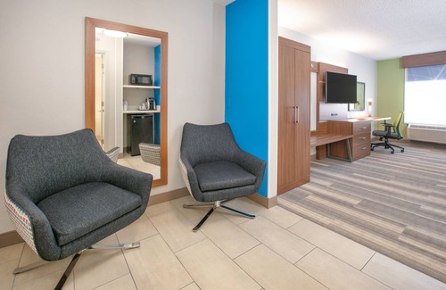 Hope Hotel | Relax at Holiday Inn Express Hope with Pool & Breakfast