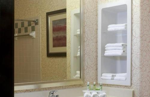 Brownsville Hotel | Comfort at Holiday Inn Express Hotel and Suites Brownsville