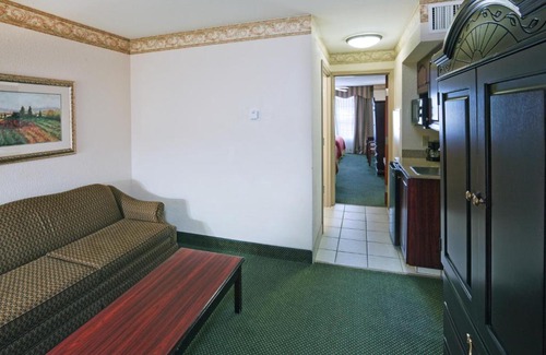 Gainesville Hotel | Comfortable Stay at Holiday Inn Express Hotel & Suites Gainesville