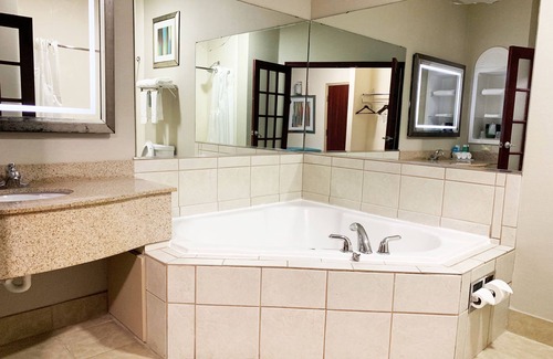 Gainesville Hotel | Comfortable Stay at Holiday Inn Express Gainesville with Pool