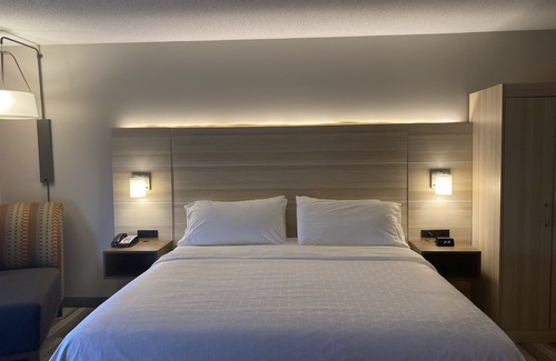 Logansport Hotel | Comfortable Stay at Holiday Inn Express Logansport