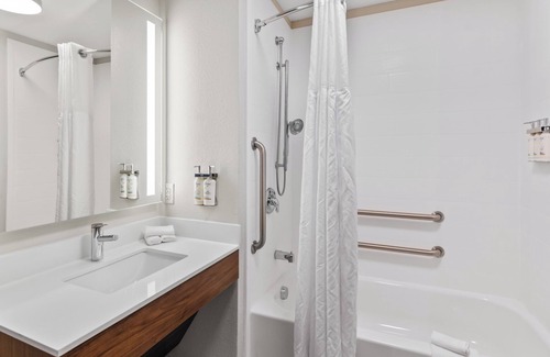 Mount Airy Hotel | Guest Rated 9/10: Holiday Inn Express & Suites Mount Airy