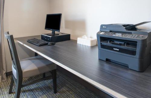 Burlington Hotel | Comfortable Holiday Inn Express Hotel & Suites Burlington Stay