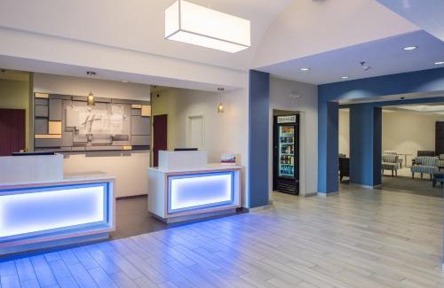 Burlington Hotel | Comfortable Holiday Inn Express Hotel & Suites Burlington Stay
