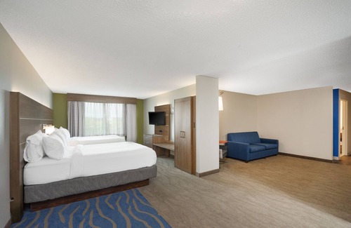 Frankfort Hotel | Comfortable Stay at Holiday Inn Express Frankfort with Pool