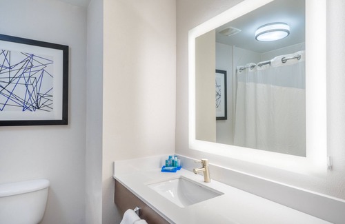 Frankfort Hotel | Comfortable Stay at Holiday Inn Express Frankfort with Pool